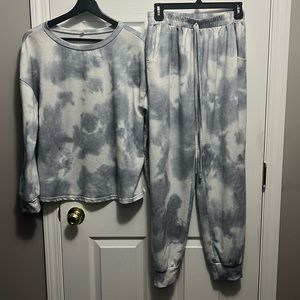 Blue/Gray and White tie die loungewear/sleepwear set. Size M.